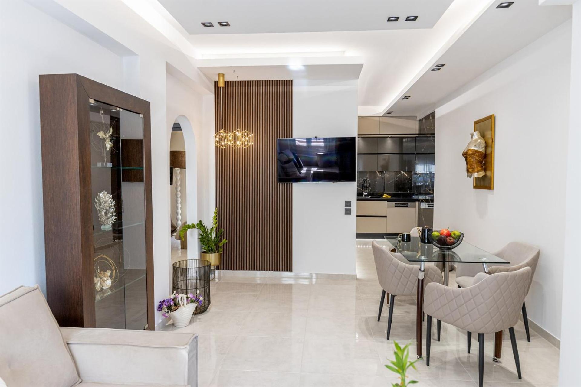Vivian's Luxury Apartment Monemvasía